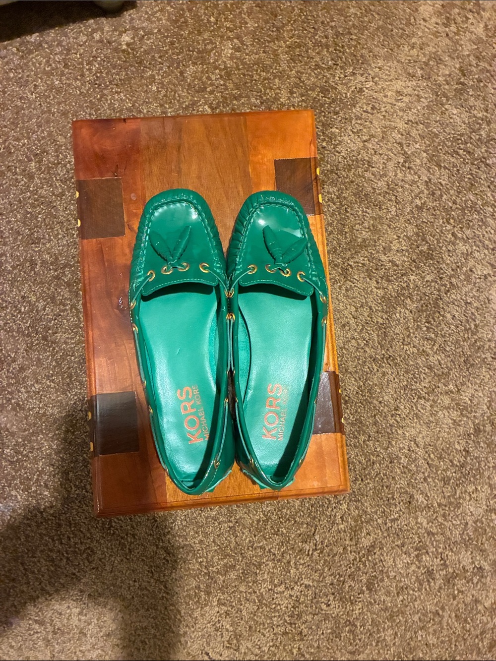 MICHAEL KORS GREEN LOAFERS. SIZE 6. THIS GREEN💚💚 NWOT - Picture 13 of 14
